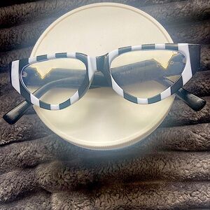 I’m selling these clear striped glasses